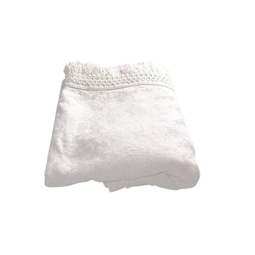 Vintage White Matelasse Bedspread Coverlet Floral Jacquard Knotted Fringe 60x92